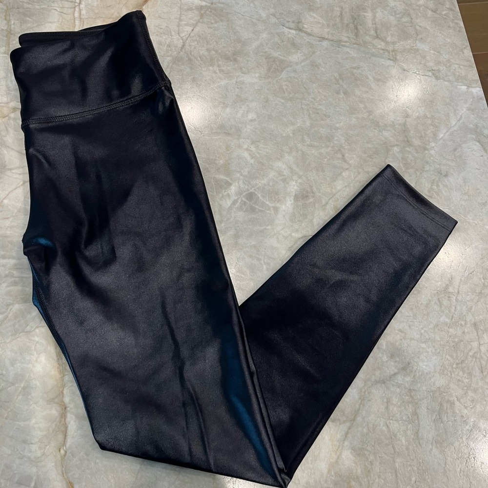 BNWOT🌸Noli Black Shiny Compression Leggings🌸